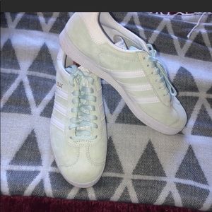 Women’s Mint green ADIDAS GAZELLE size 7.5 EUC